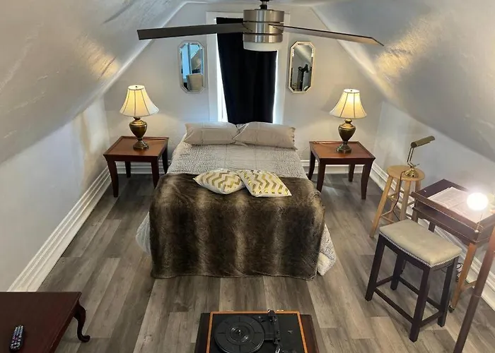 Master Suite Serenity On Banksville Pittsburgh